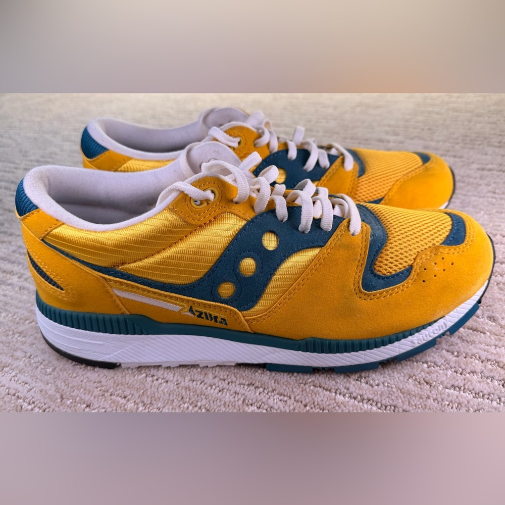 Like New Saucony Azura Sneaker